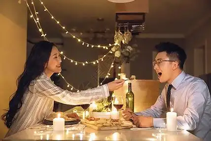 情侣烛光晚餐约会图片素材