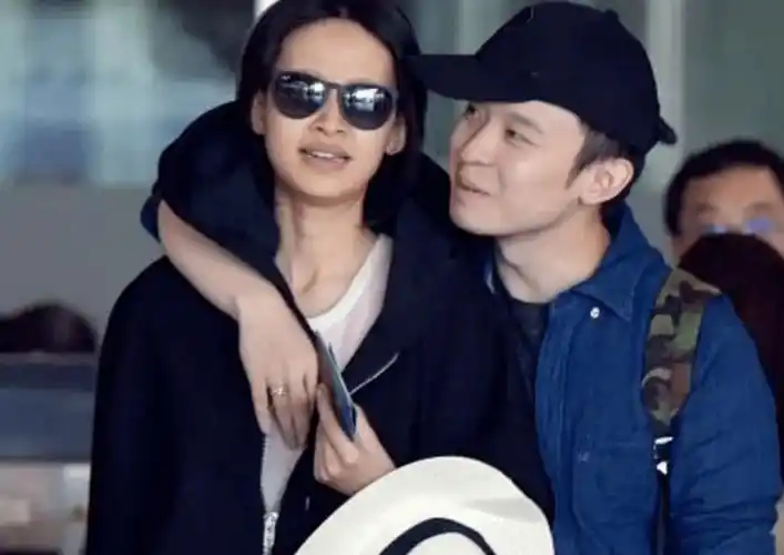 董子健官宣离婚,6月份称呼就变了,7月份孙怡晒照:远离男人_王京_资源_