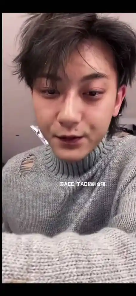 黄子韬直播分享自己暗恋女孩的秘密