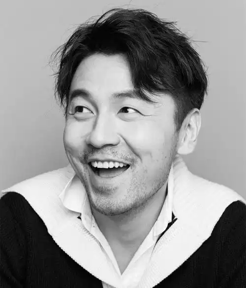 早年经历雷佳音写真出生于辽宁省鞍山市铁东区,初中还没念完,他就辍学