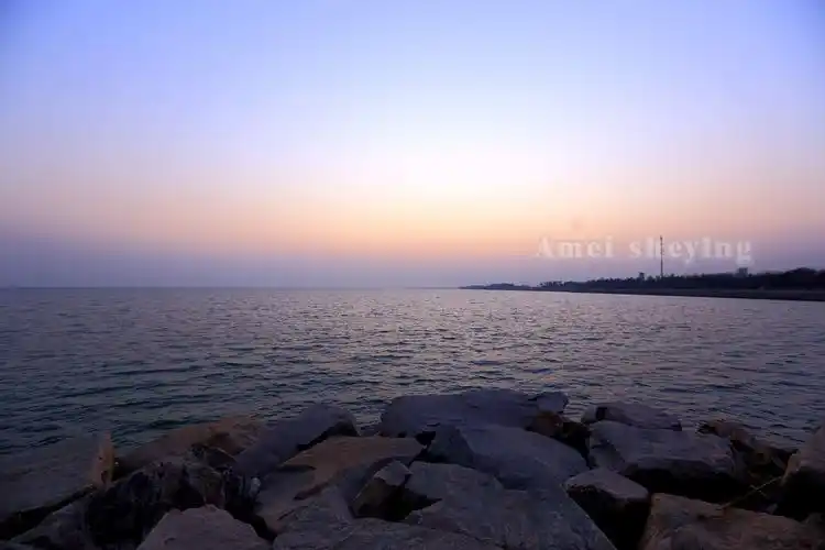 傍晚平静的大海