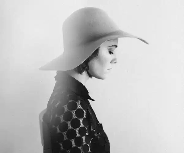 人物名人玛丽伊丽莎白温斯特德美女演员侧面人像艺术设计单色摄影照片