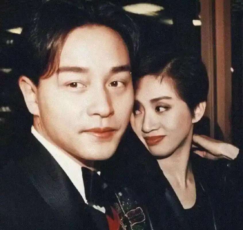 风华绝代的张国荣与梅艳芳这张合影你们一定没见过吧[爱你][爱你]