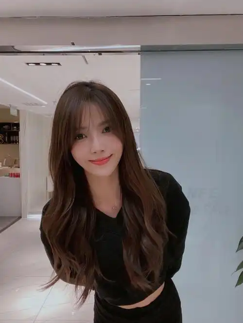 超级显白的茶棕色头发