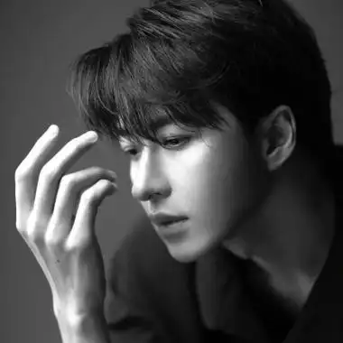 高清成熟男头像干净大图61张 好看的优质男头高清成熟头像_男生头像