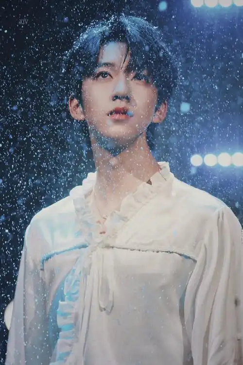 贺峻霖音乐分享会初雪饭拍##贺峻霖翻唱阳光彩虹小白马舞台