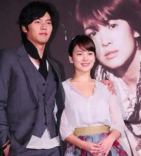 玄彬宋慧乔疑似复合 俩人约会遛狗被偶遇