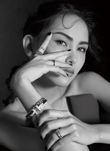 昆凌高颜值时尚性感杂志写真图片57