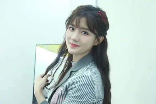 简介:陈意涵《我是唱作人》清秀写真图片,分享一组陈意涵图片给大家