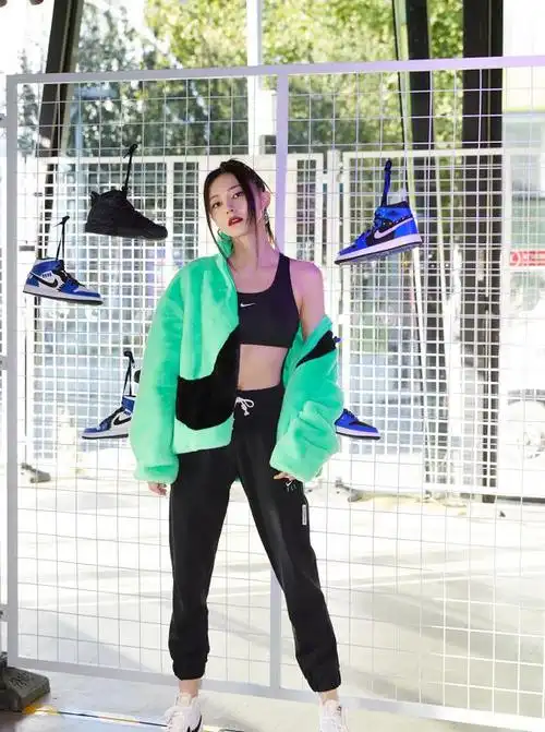 黄梦莹身材真没得说!运动装也能凹出时尚感,杨幂眼光太毒了
