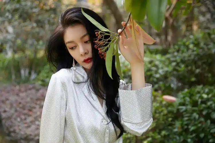 傅菁时尚气质写真