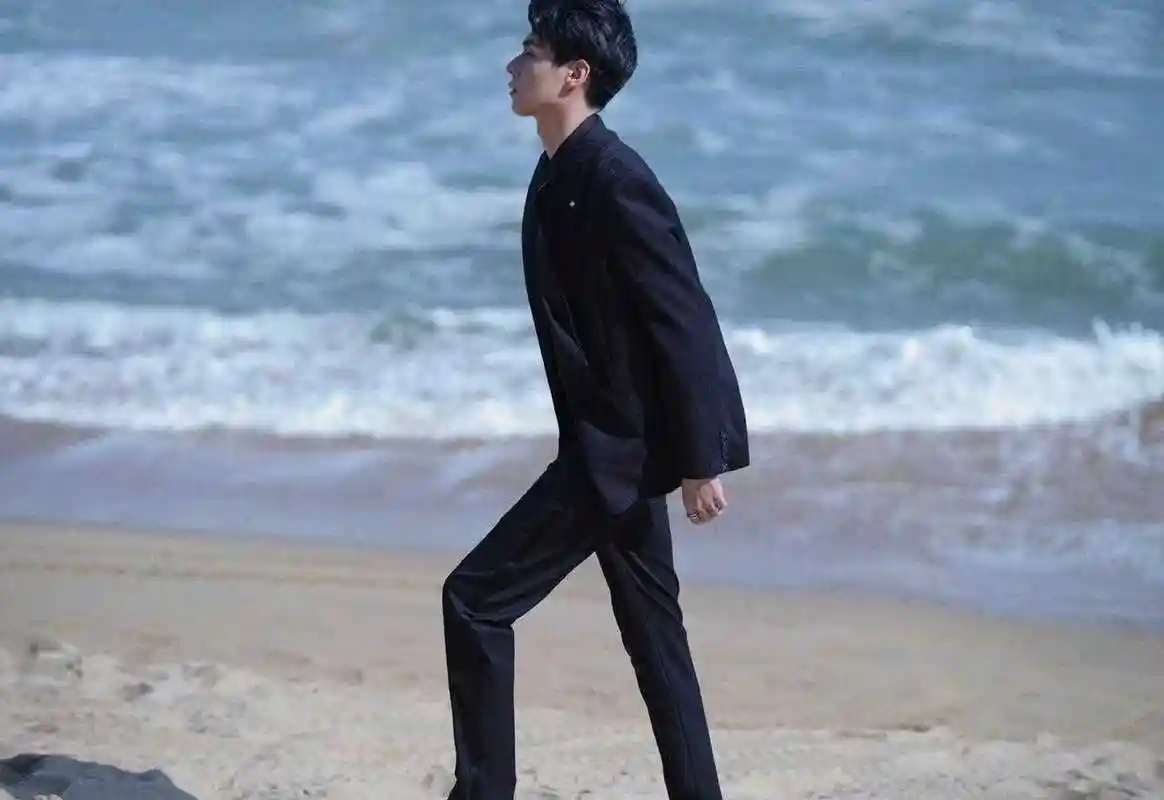 胡一天29岁生日快乐!愿你眼里有光,心里有海,继续向阳而生!