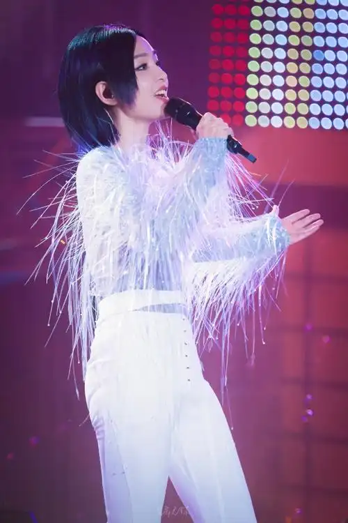 周笔畅超话#周笔畅女大十八变巡回演唱会##周笔畅#就是说想被姐姐"扎"