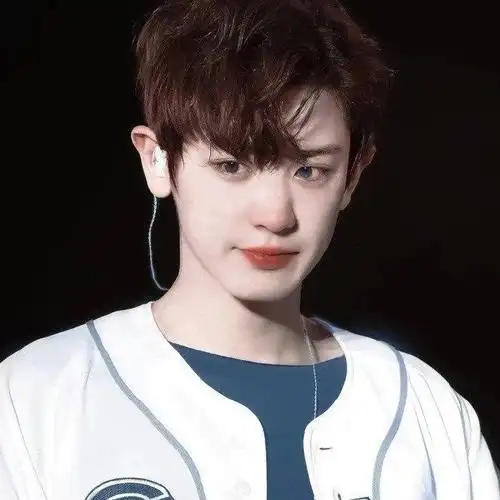 分享一组朴灿烈头像__财经头条