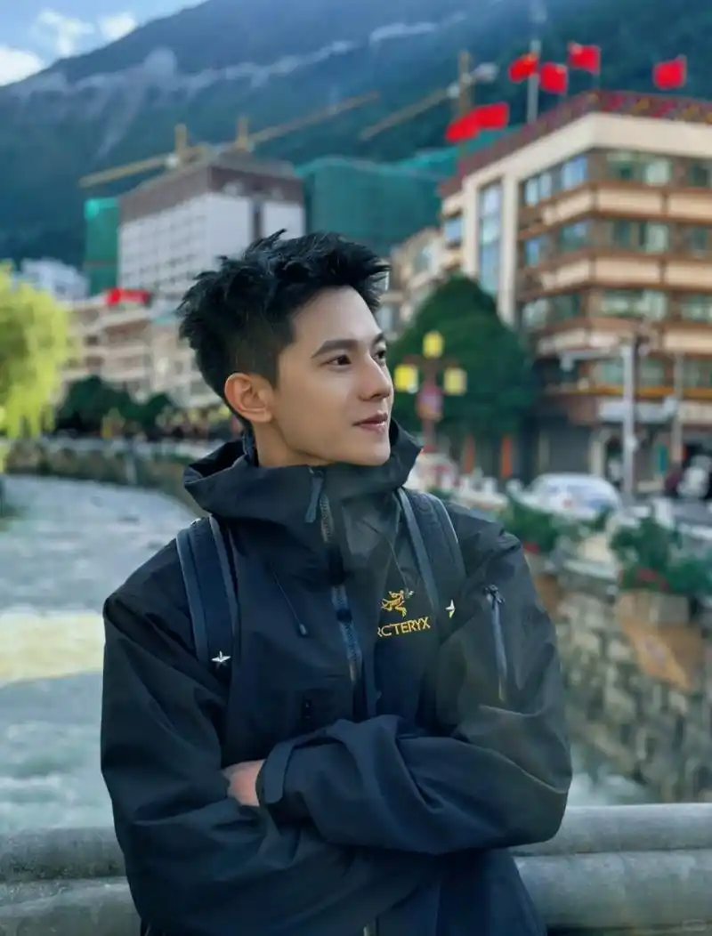 干净清爽短发,凌乱前刺  干净清爽短发,凌乱前刺 男生都可以尝试的