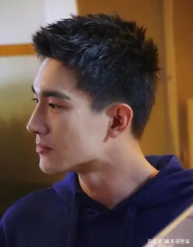 林更新寸头造型曝光,酷似少年,网友:帅出新高度