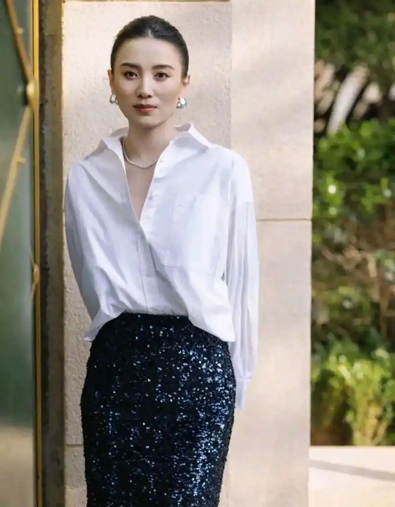 42岁的实力派女演员宋佳,突然引发了热议,起因是有媒体晒出了一段她近