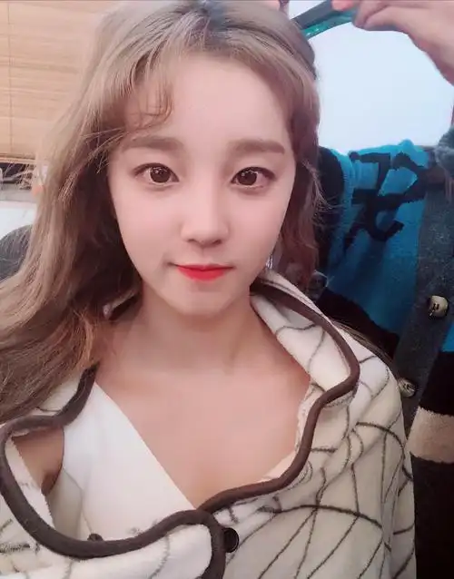 有种"素颜"叫宋雨琦起床,看清真实颜值后,网友:这才是真素颜