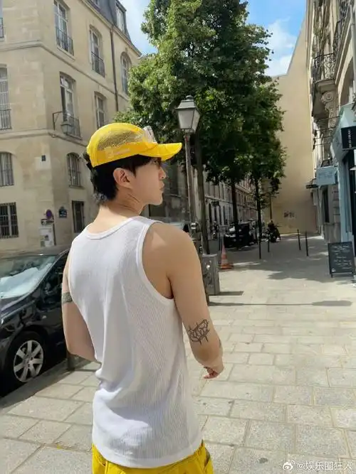 范丞丞有十一处纹身#有粉丝统计了范丞丞身上的纹身数量,目前有十一