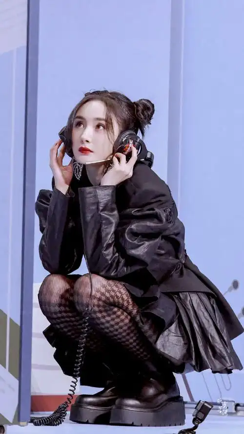 #杨幂再唱爱的供养##杨幂换头像#