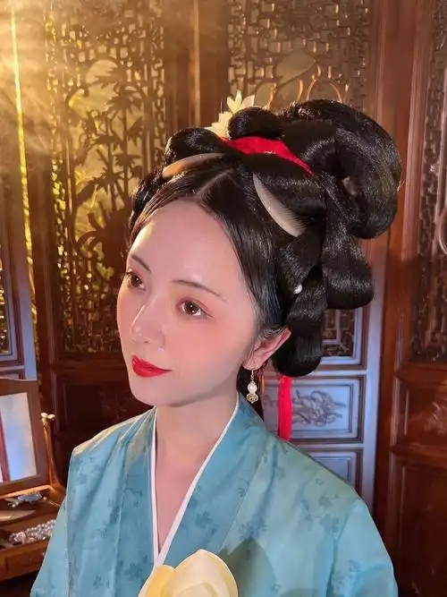 温婉的宋制复原发型厦门汉服约妆