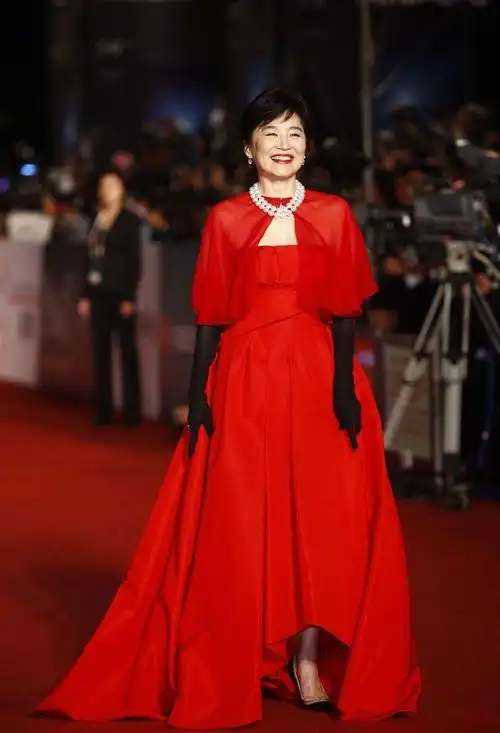 林青霞长相,林青霞难得有贵妇造型-相术-荣耀易学