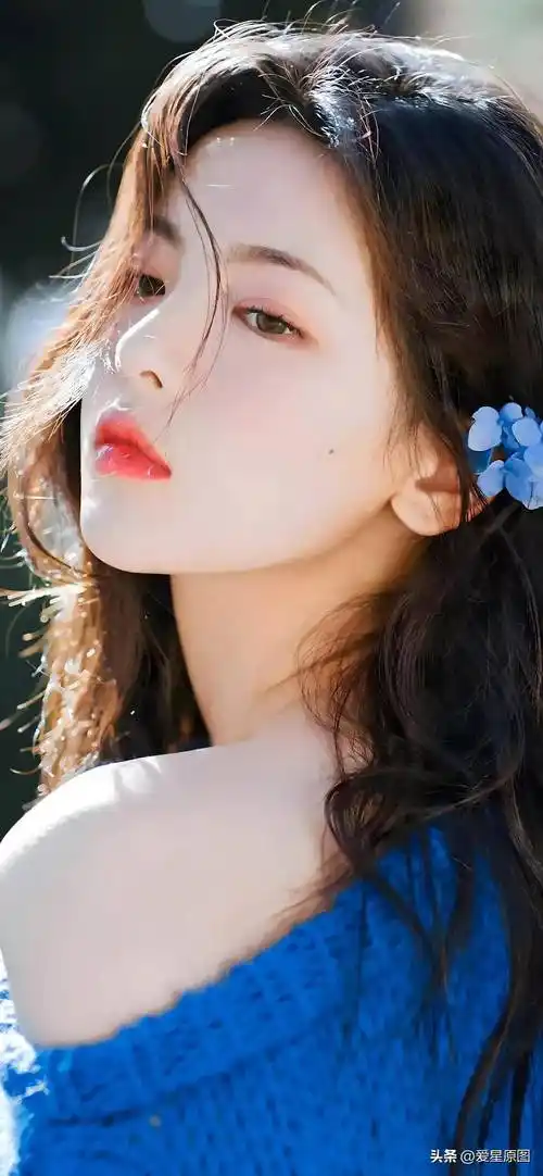 了中国内地新星杨超越各个时期经典的艺术超清原图写真壁纸七十七张供