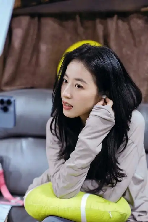 周雨彤超话送达一组今天的小周公主@周雨彤微博91采集生活里细碎的