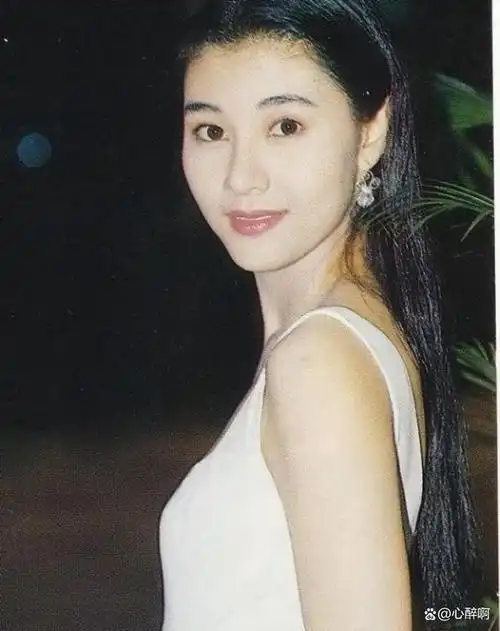 李嘉欣年轻时,因容貌出众,被