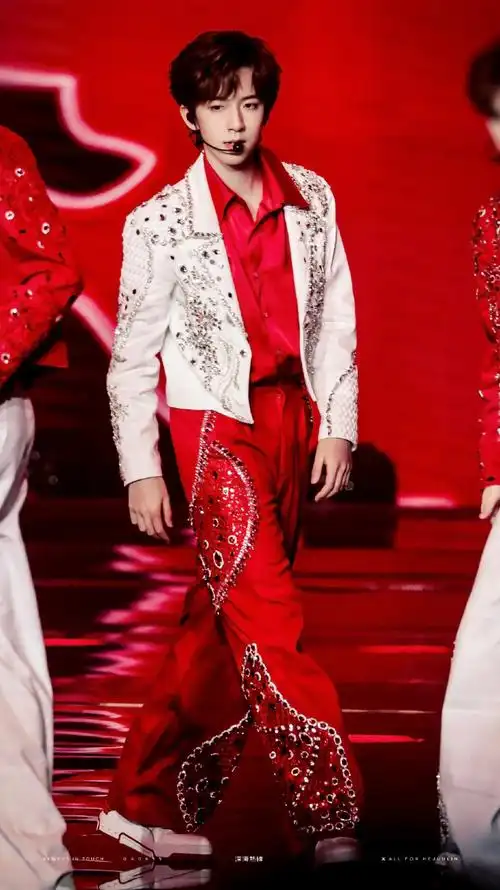 7715#北京卫视春晚#    btv    @时代少年团-贺峻霖