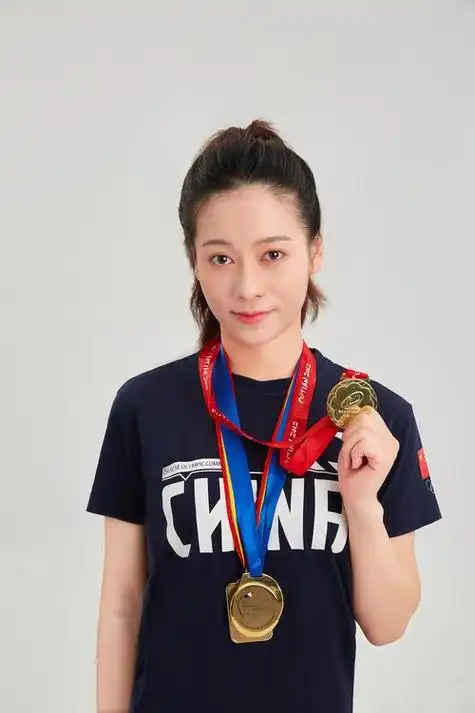 简单来说,吴柳芳当主播这工作能干,但好与坏现在还