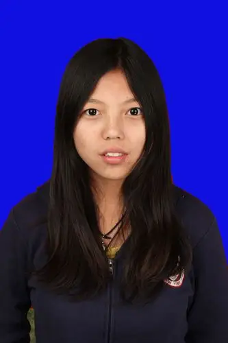 谁能帮我把红底的一寸照改成蓝底的,在线等,急用.行的话我发照片给你