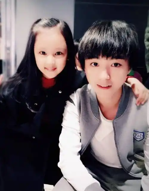 被tfboys宠爱的女孩长大了,五官精致气质出众,小女神诞生了!