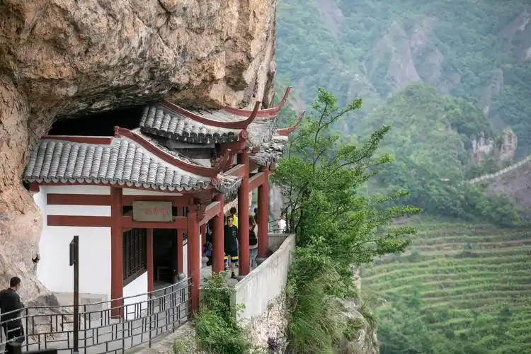 温州有座雁荡山,有山有水有乐园,夏日里的避暑胜地