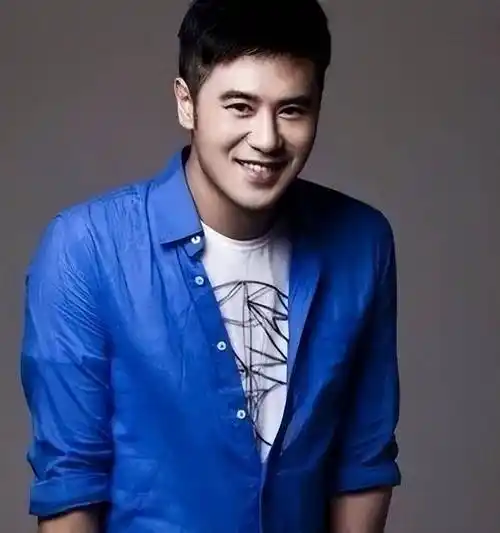 原创陈亦飞妻子是谭维维现在40岁没孩子平凡日子过得依旧很幸福