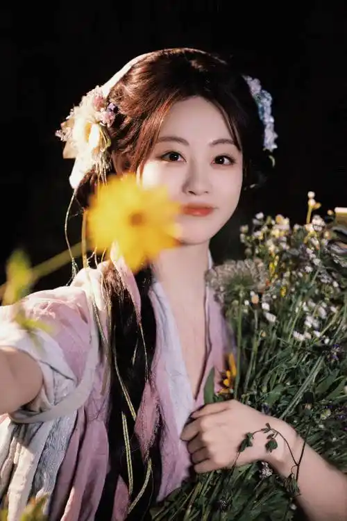 祝绪丹晒新鲜古风大片 变田园少女清新元气