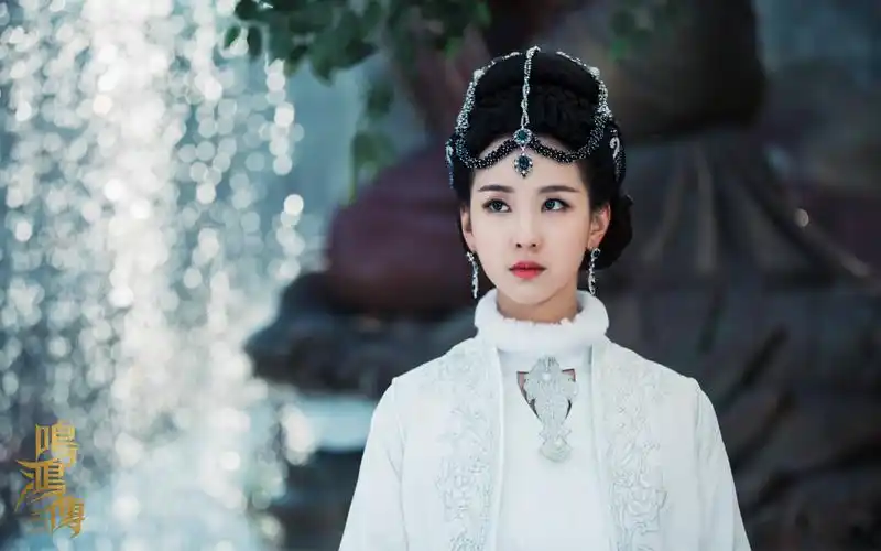 陈都灵鸣鸿传热播出演双面佳人惊艳十足