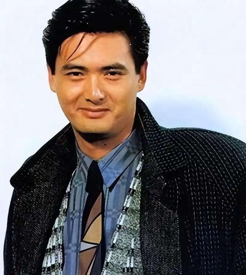 赌神:周润发,发哥[嘻嘻][嘻嘻]好帅