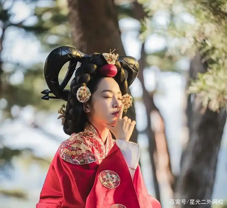 为啥韩国古装剧中,女性一条辫子盘起来的头发,发量咋如此惊人?