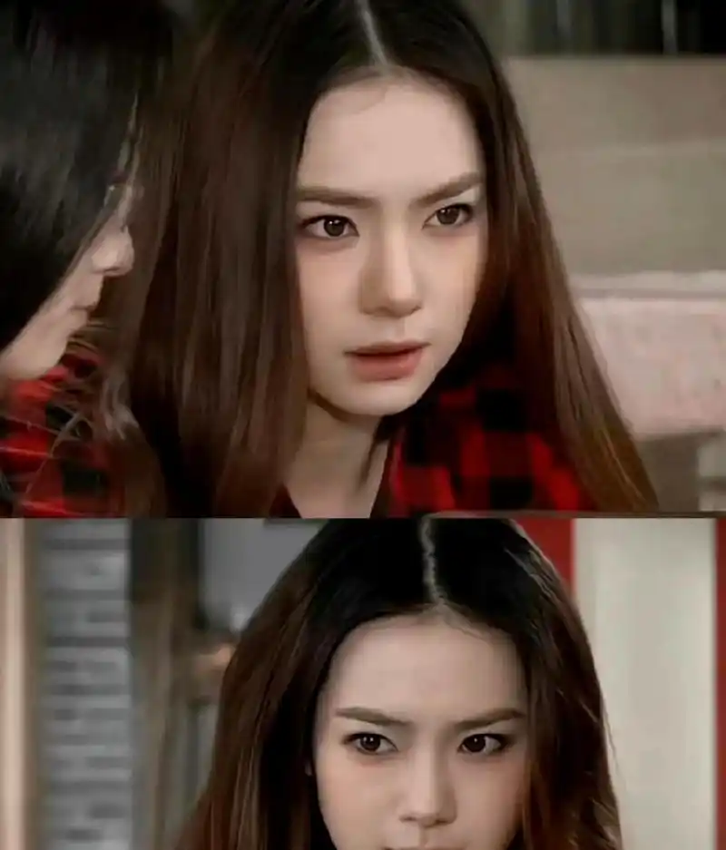 戚薇早期的形象非常娇嫩可爱,就像一只迷人的小猫咪.