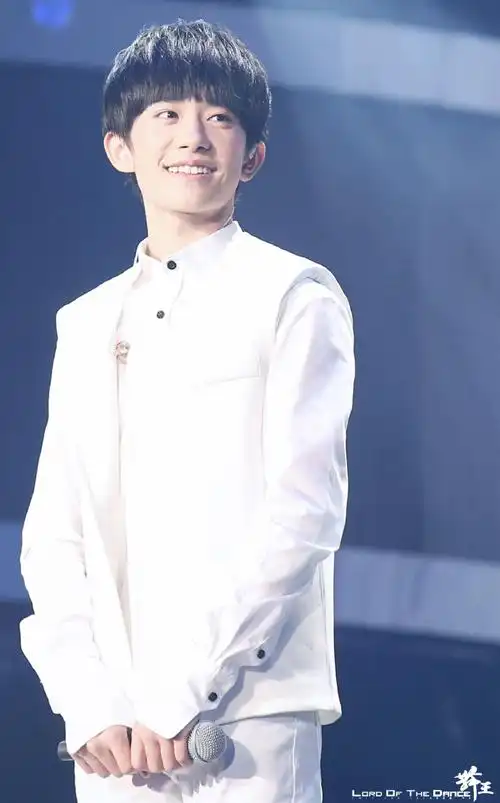 易烊千玺电影小小的我##四字 易烊千玺 yyqx 四字弟弟