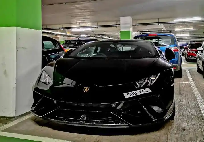 英国(伦敦) 兰博基尼 huracan(飓风) lp640-4 performa