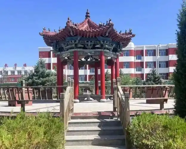 和林二中创建文明校园纪实