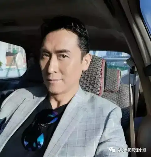 领奖台上成了双眼皮?马德钟:昔日特警25年熬成tvb视帝