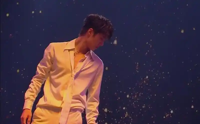 【王一博】散落的华服,王一博好撩好欲好会跳_哔哩哔哩 (゜-゜)つロ