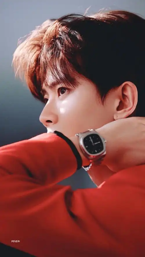 任嘉伦深冬亮红写真照穿红色西装就是好看工作室图调修@任嘉伦allen