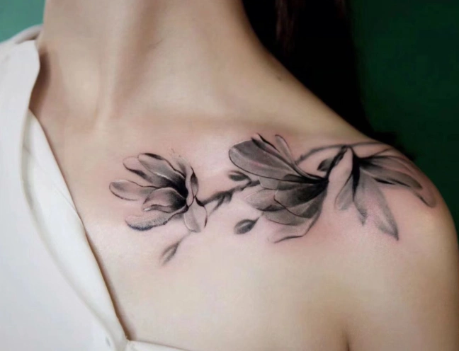 锁骨纹身图集适合女生的锁骨纹身图案8