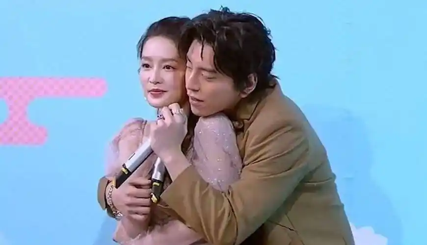 "笨蛋美人"李沁:与杨洋十指紧扣,遭王大陆魏大勋揩油却不反抗_节目