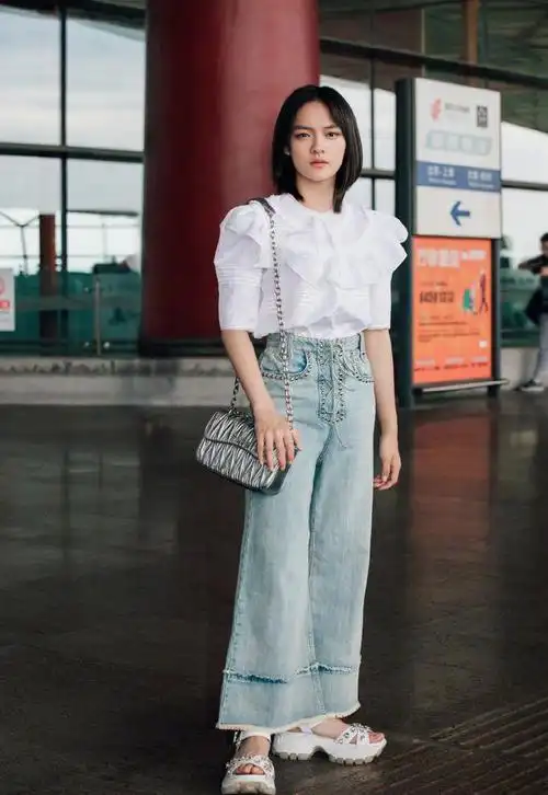 女演员文淇清新灵动甜美街拍