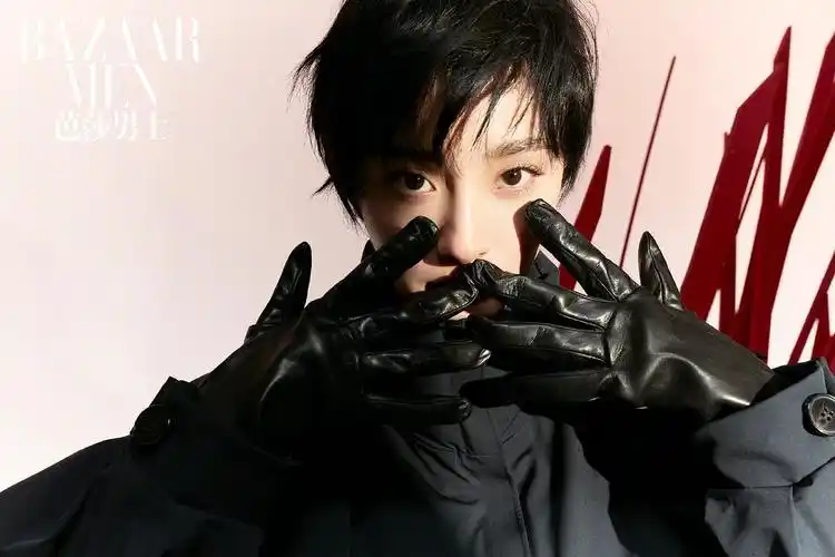 杨幂芭莎男士封面